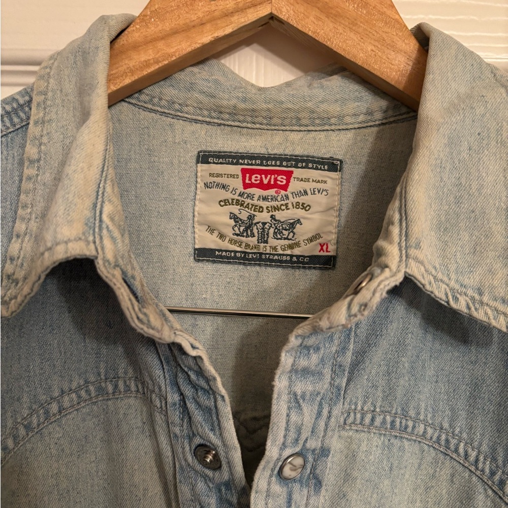 SOLD Vintage Levi’s Classic Denim Pearl snap Shirt 80’s 90’s XL XXL 52